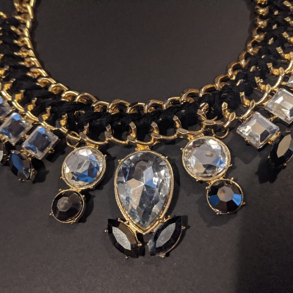 Jeweled necklace and bracelet set - Picture 2 of 3